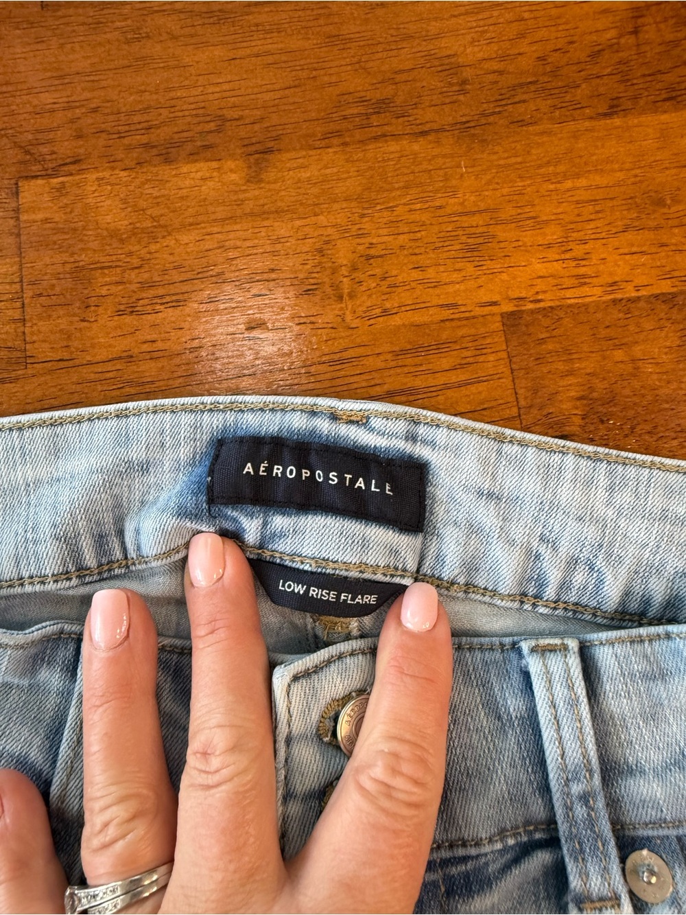 Aeropostale Low Rise Flare Jeans Light Wash Stretch Denim Womens Size 6 regular - Picture 3 of 11